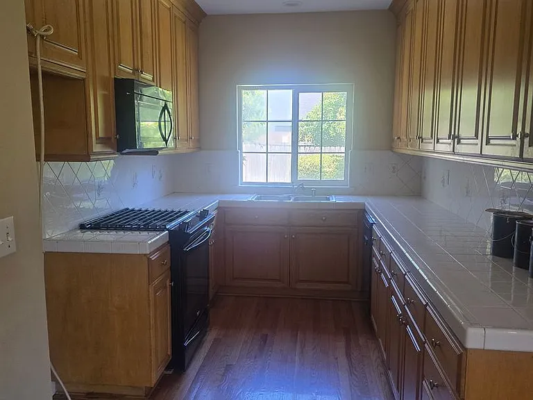 1995 NW Highland Ave — Photo 11