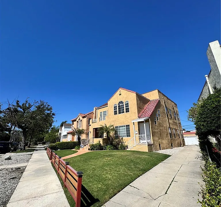 1046 S Citrus Ave