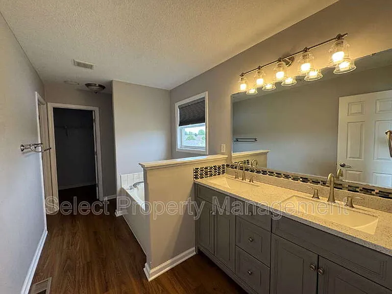 7518 Ravens Stone Dr — Photo 16