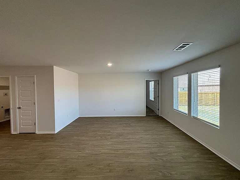 141 Preston Ln — Photo 11