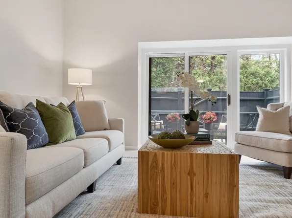 100 Keyes Rd APT 218, Concord, MA 01742