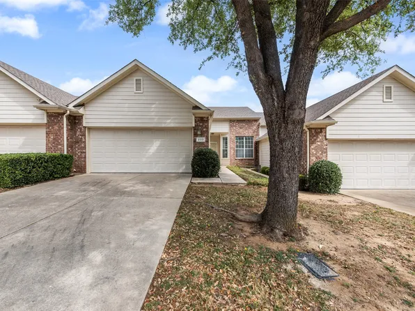 233 Heritage Hill Dr, Lewisville, TX 75067