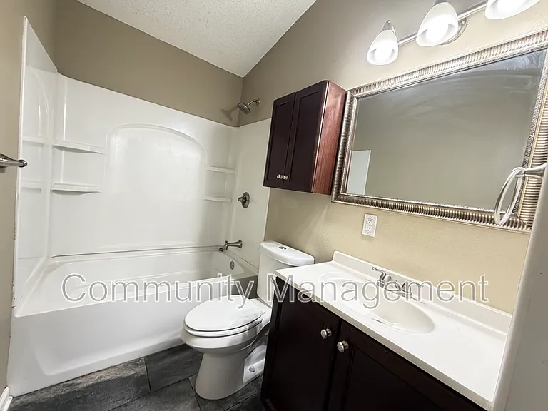1442 Clinton Dr — Photo 8