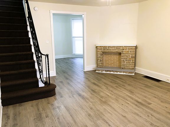 Spacious living room