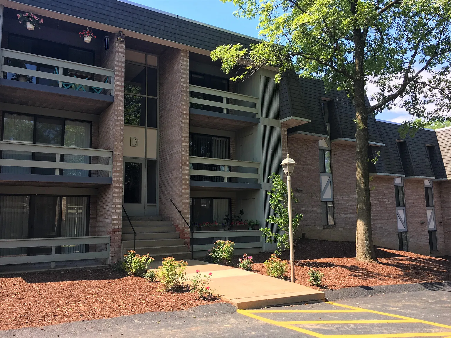 Greenhill Apartments — Photo 1