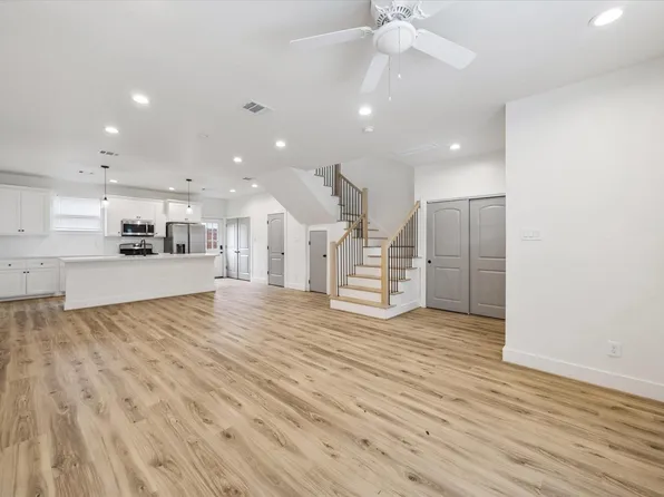 2749 Redrock St #B, Houston, TX 77088