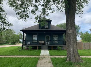 414 W 9th St, Wood River, NE 68883