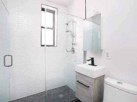 5th image of 151 E 30th St APT 5R