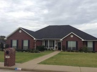 112 Rosebrook St, Henderson, TX 75654