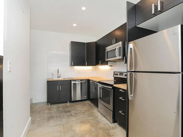 2215 Cleburne St — Photo 15