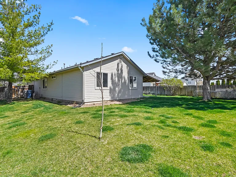 979 Peregrine Dr — Photo 24