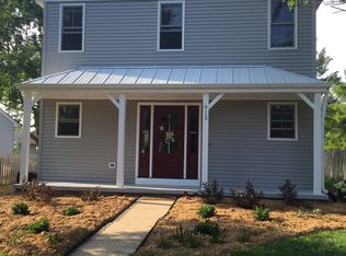 913 Britta Ln, Geneva, IL 60134