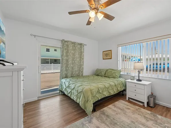 117 7th St N Unit 1, Bradenton Beach, FL 34217