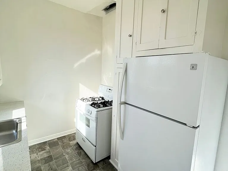 1147 Broad Ave — Photo 9