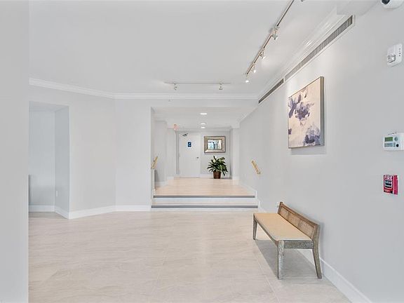 4th image of 1050 Longboat Club Rd Unit 506