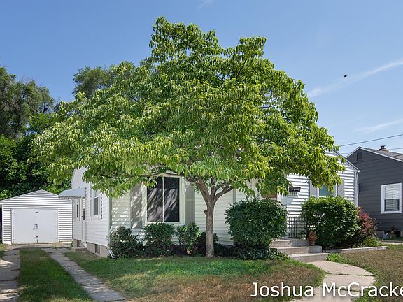 2nd image of 1061 Evelyn St NE
