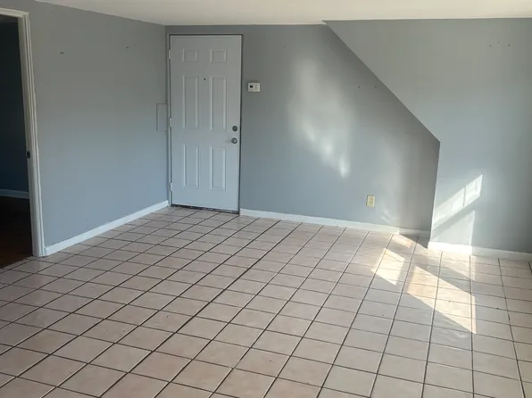 142 Hutchinson St #E, Kalamazoo, MI 49001