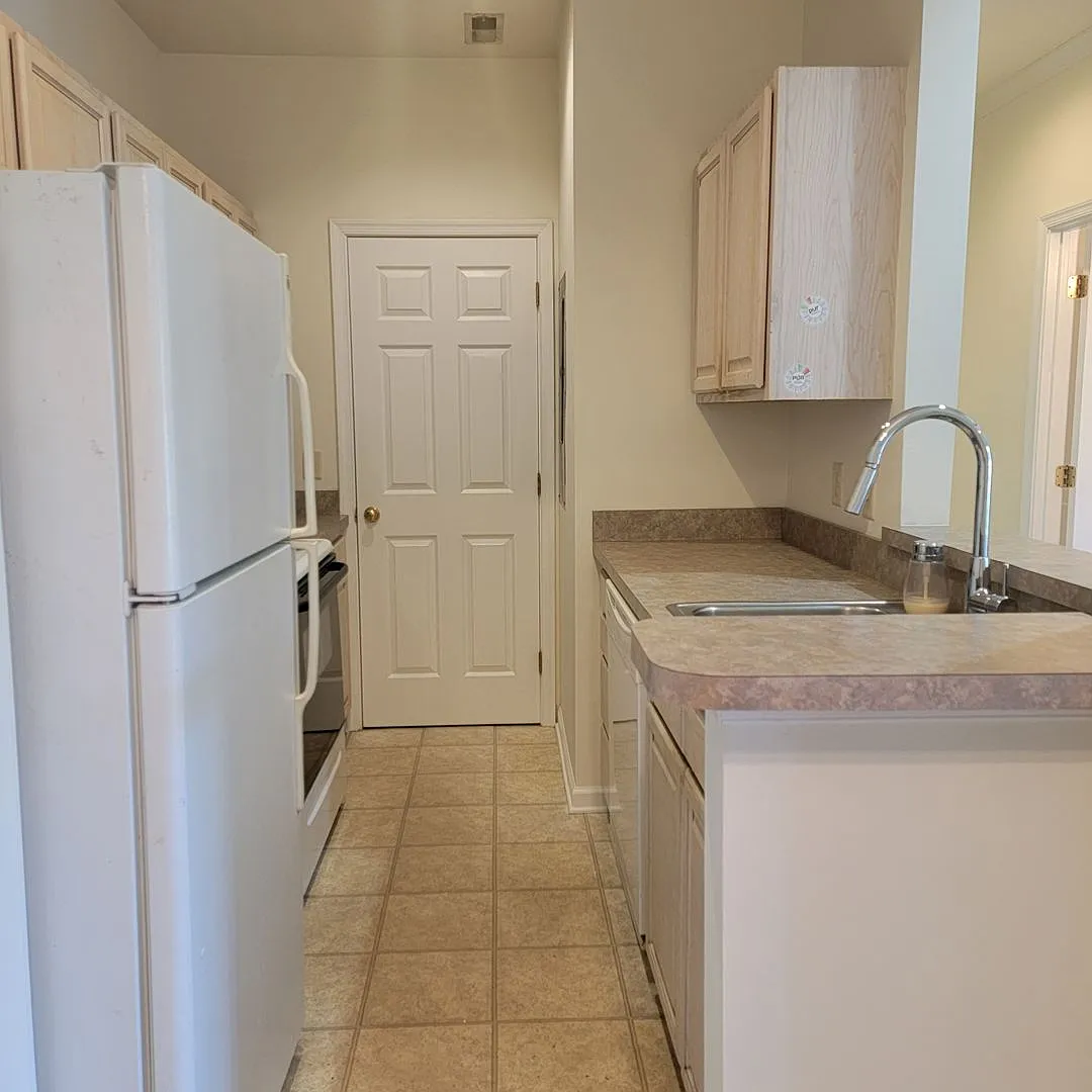 Year Round rental with community pool and close to area beaches and shopping! — Photo 3