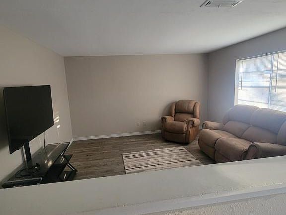 3rd image of 1028 N Wells St