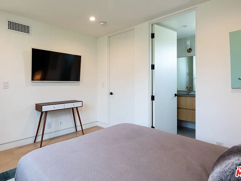 631 N Curson Ave — Photo 22