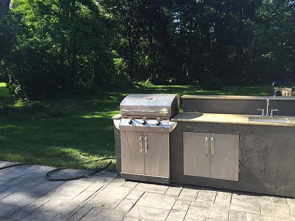 Outdoor Kitchen