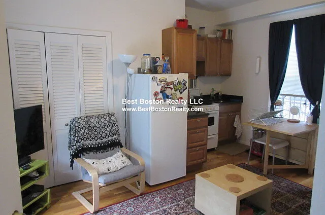13 Pleasant St #1R — Photo 2