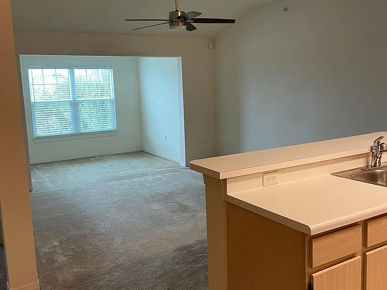 5455 Vineland Rd #3304 — Photo 6