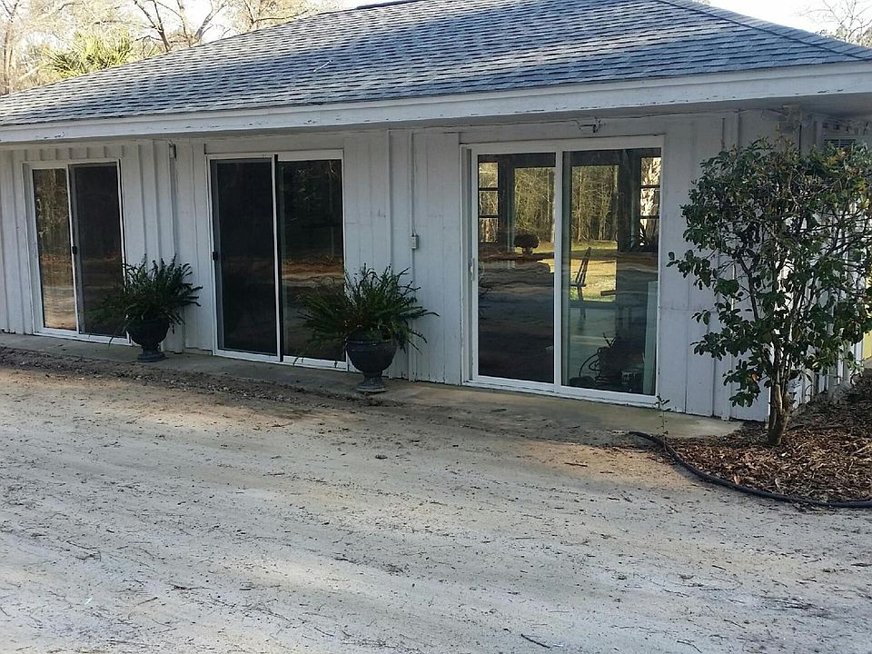cottage with private front door parking