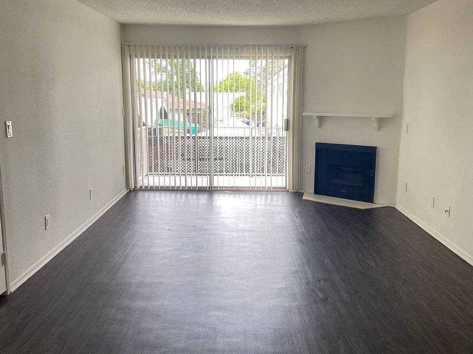 1st image of 14230 Victory Blvd