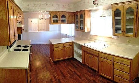 4th image of 240 Gurnsey Dr
