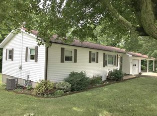 890 N McClure Rd, Vincennes, IN 47591