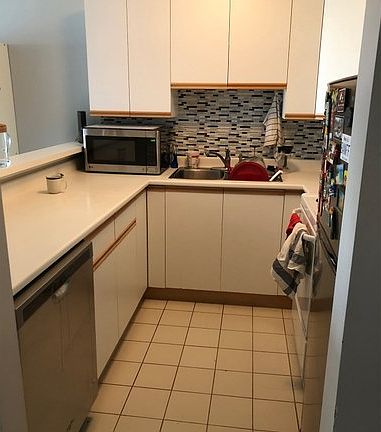 4th image of 833 W 16th Ave