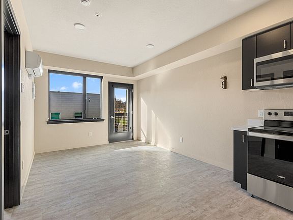 3rd image of 121 S Holly St #210