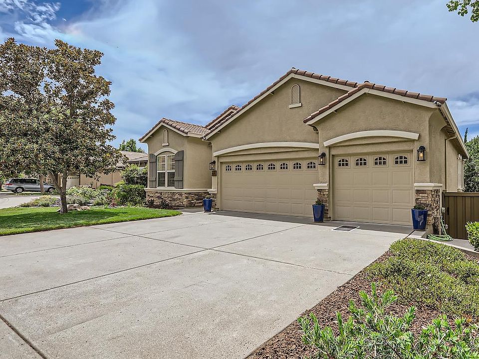 1st image of 641 Hildebrand Cir