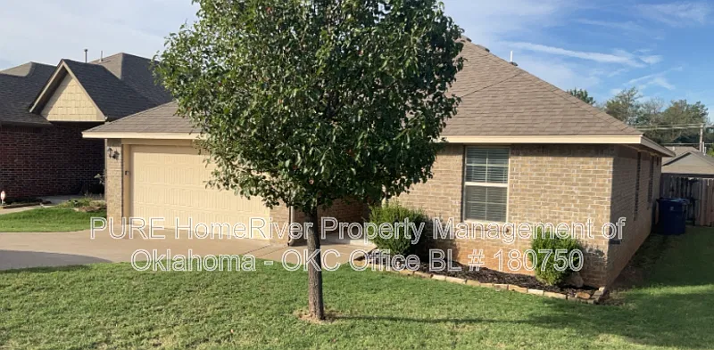 3 bed, 2.0 bath, 1438 sqft, $1,395 — Photo 1