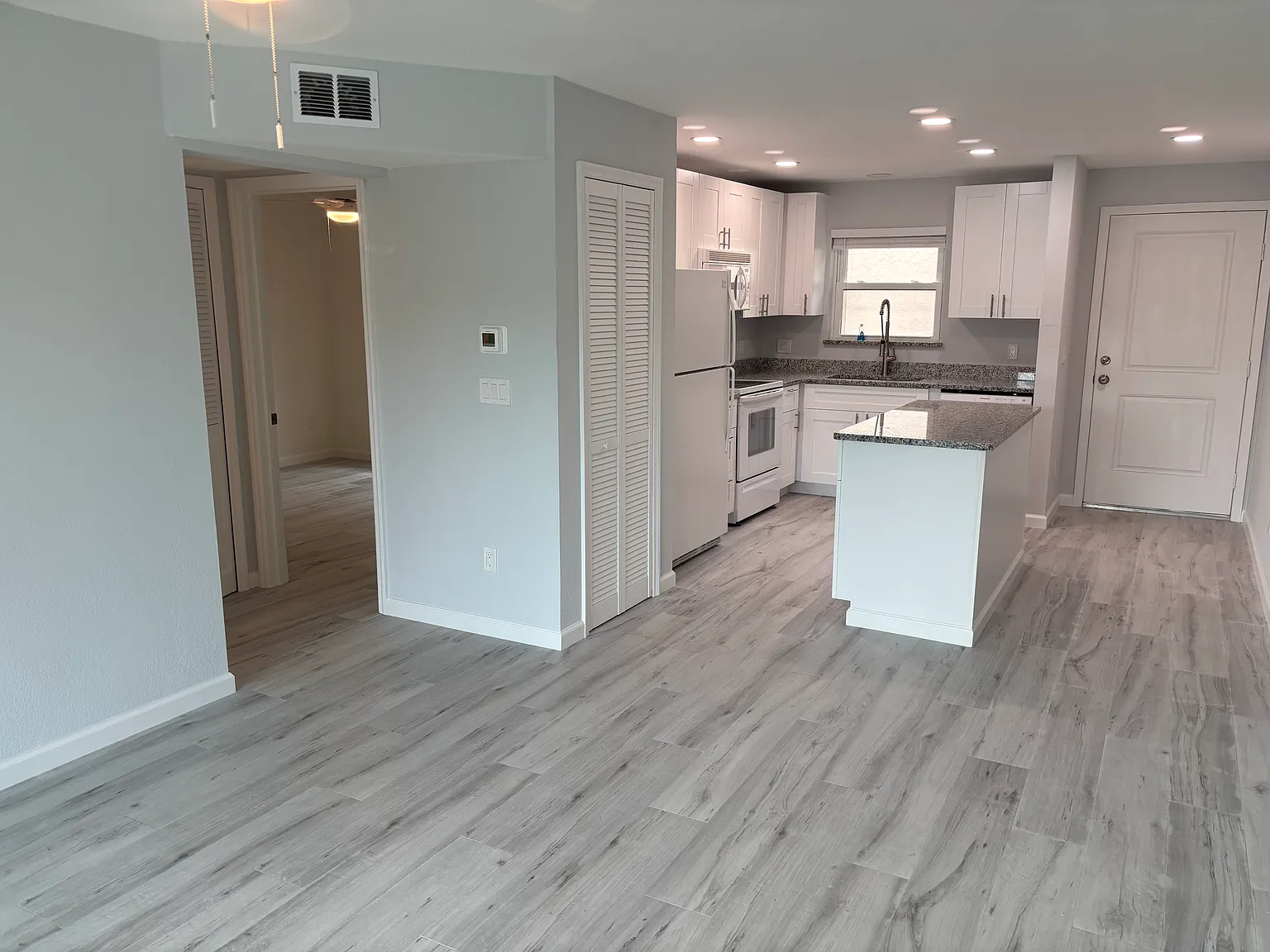 2 bed, 1000 sqft, $1,450 — Photo 3