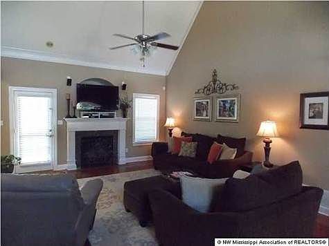 4th image of 3081 Roseleigh Dr