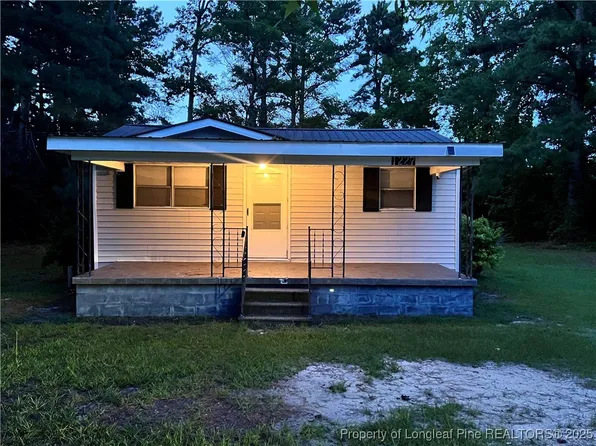 1227 E Martin Luther King Dr, Maxton, NC 28364