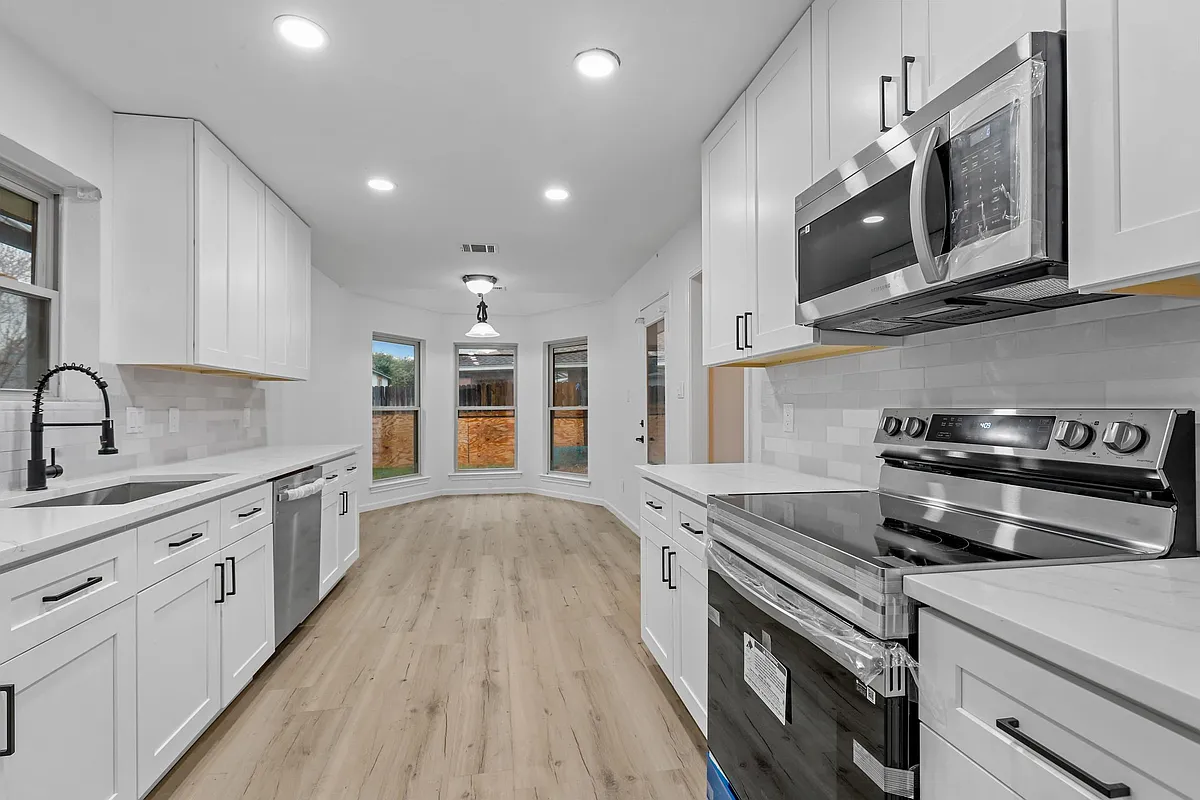 Building Photo - 905 Kensington Ct