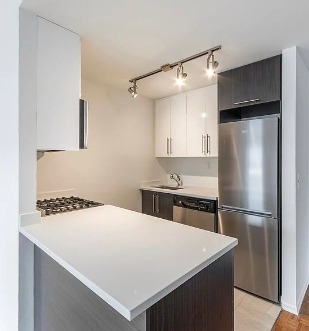 360 West 34th Street — Photo 3