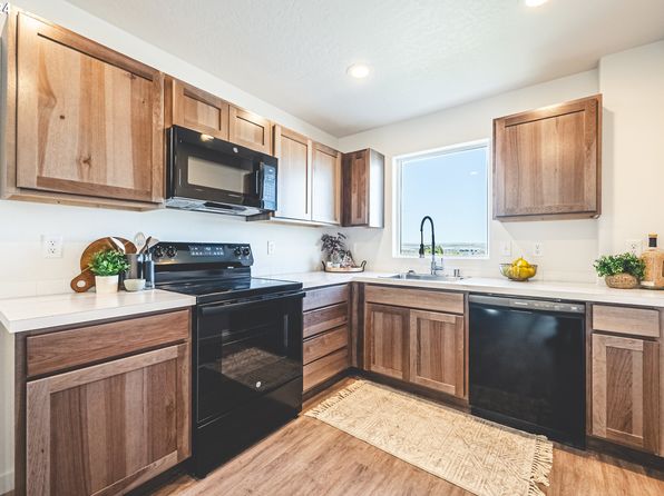 1069 NE Emerald Dr, Hermiston, OR 97838