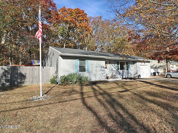 3rd image of 364 Constitution Drive