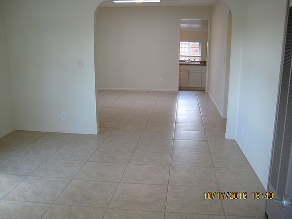 Living Room/Dining Area