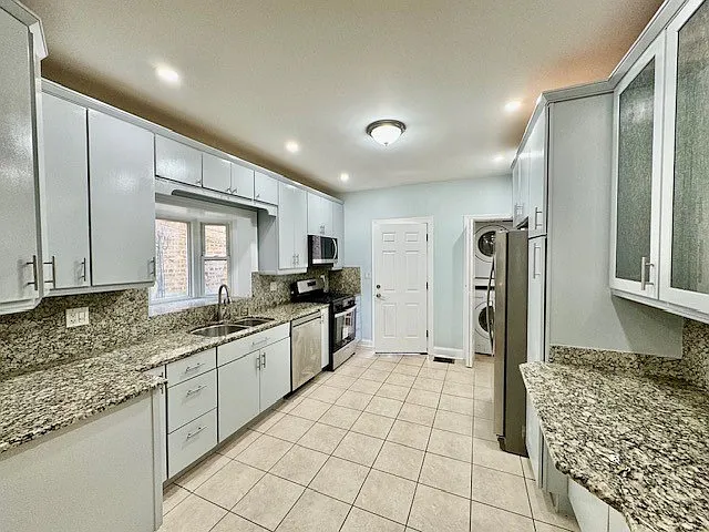 5618 N Artesian Ave #1 — Photo 2