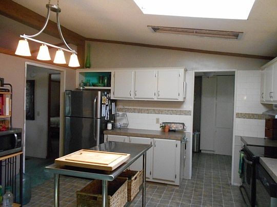 3rd image of 16600 25th Ave NE Unit 25