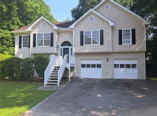 1005 Burning Bush Dr, Loganville, GA 30052