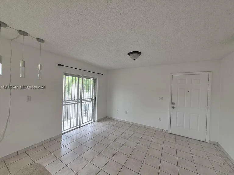 1366 SW 4th St #3 — Photo 14