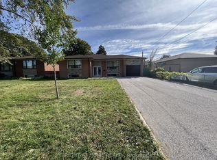 9 Dewlane Dr, Toronto, ON M2R2P7