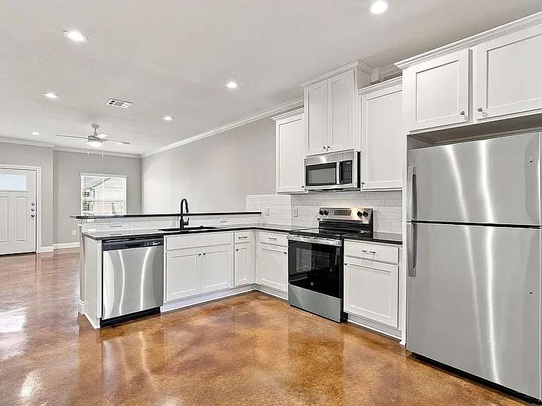 2416 Sloan Cir #A — Photo 5