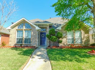 1427 Ross Dr, Lewisville, TX 75067